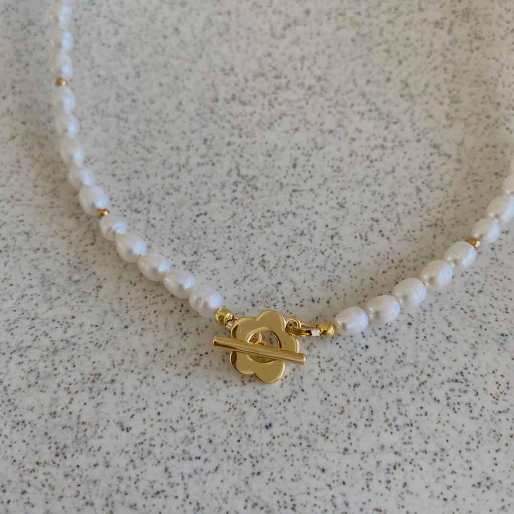 Flower toggle clasp Pearls necklace  
