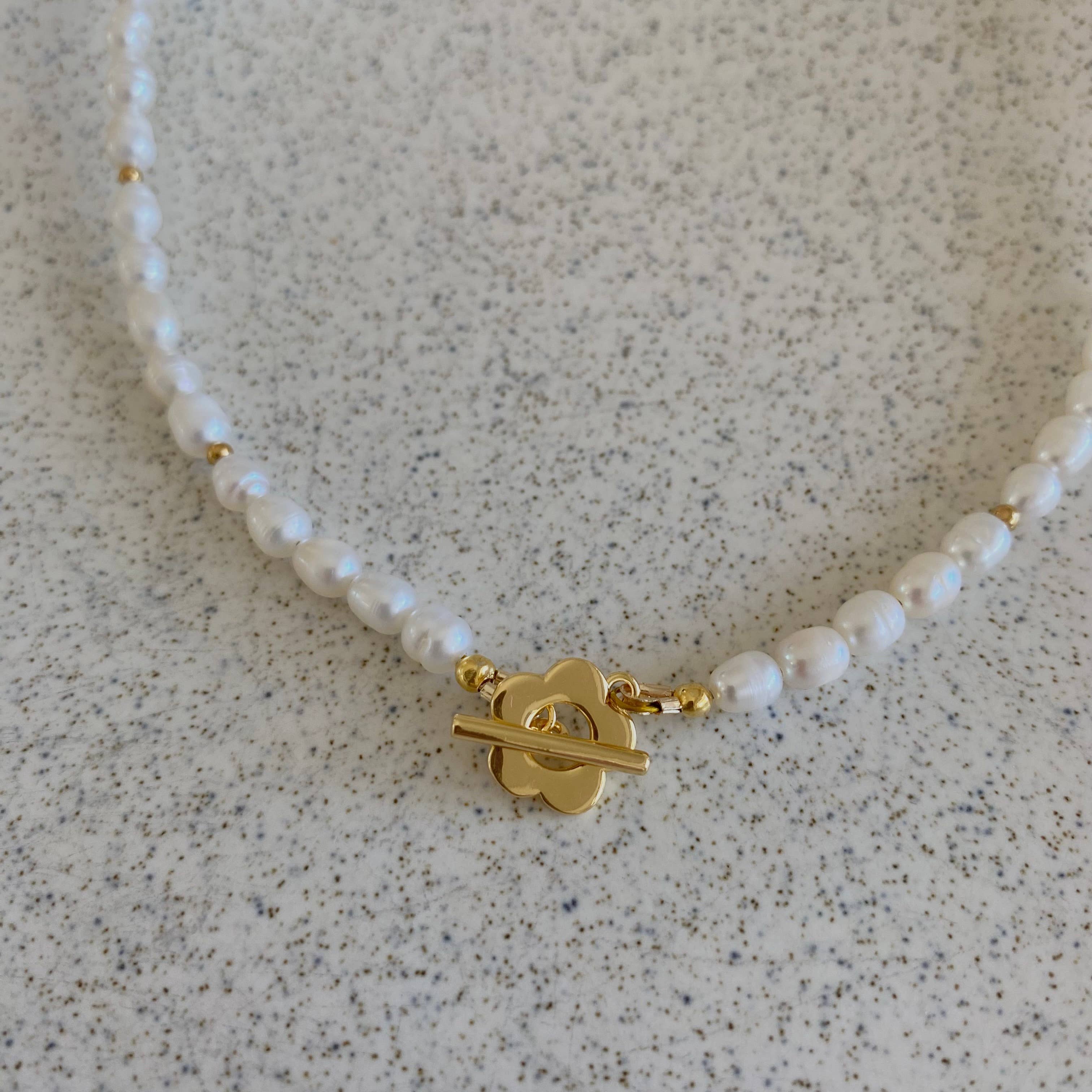Flower toggle clasp Pearls necklace  