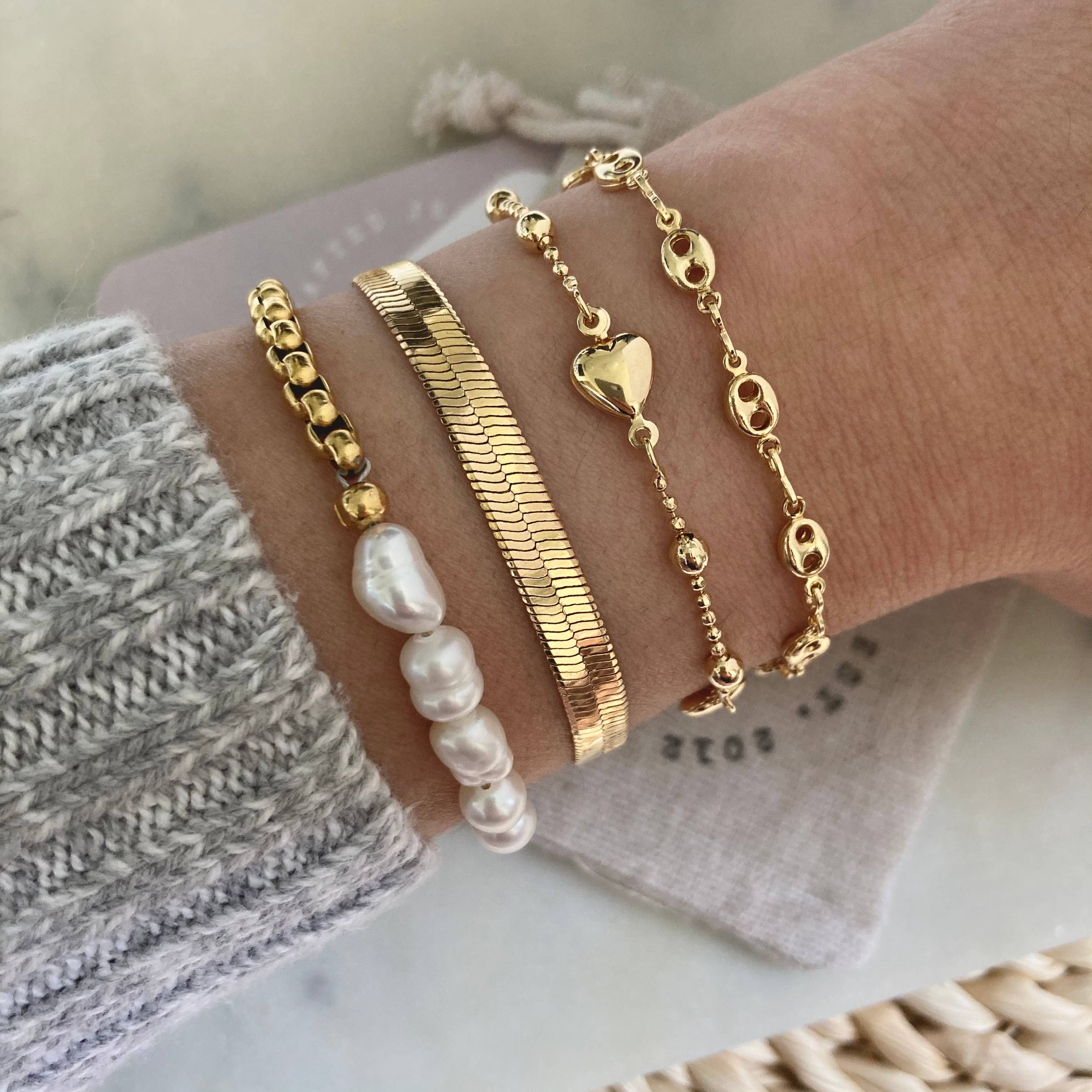 Pearls Bracelet With Gold plated box chain