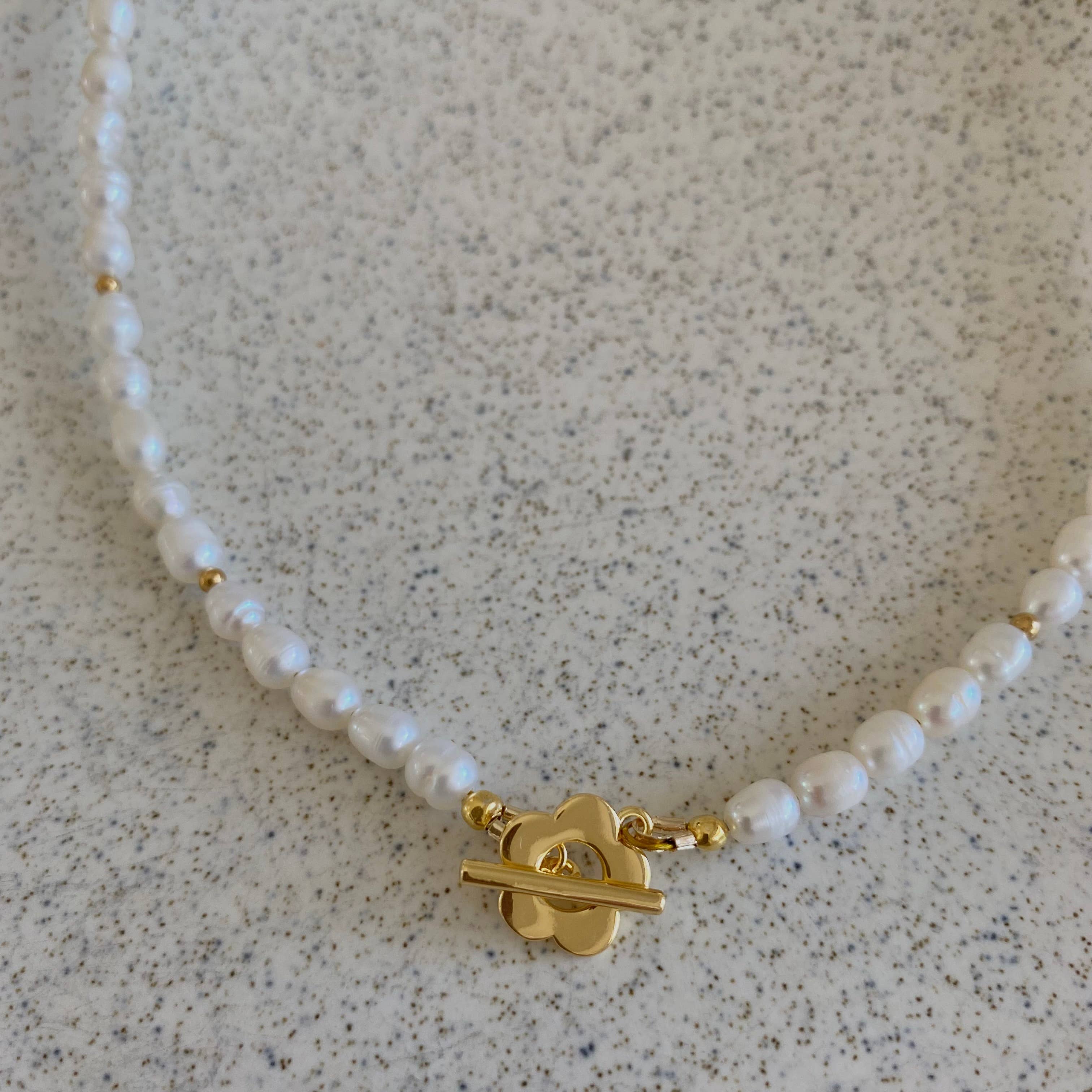 Flower toggle clasp Pearls necklace  