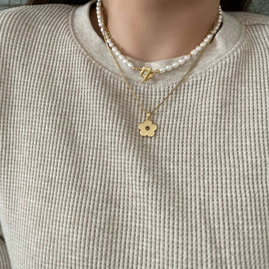 Flower toggle clasp Pearls necklace  