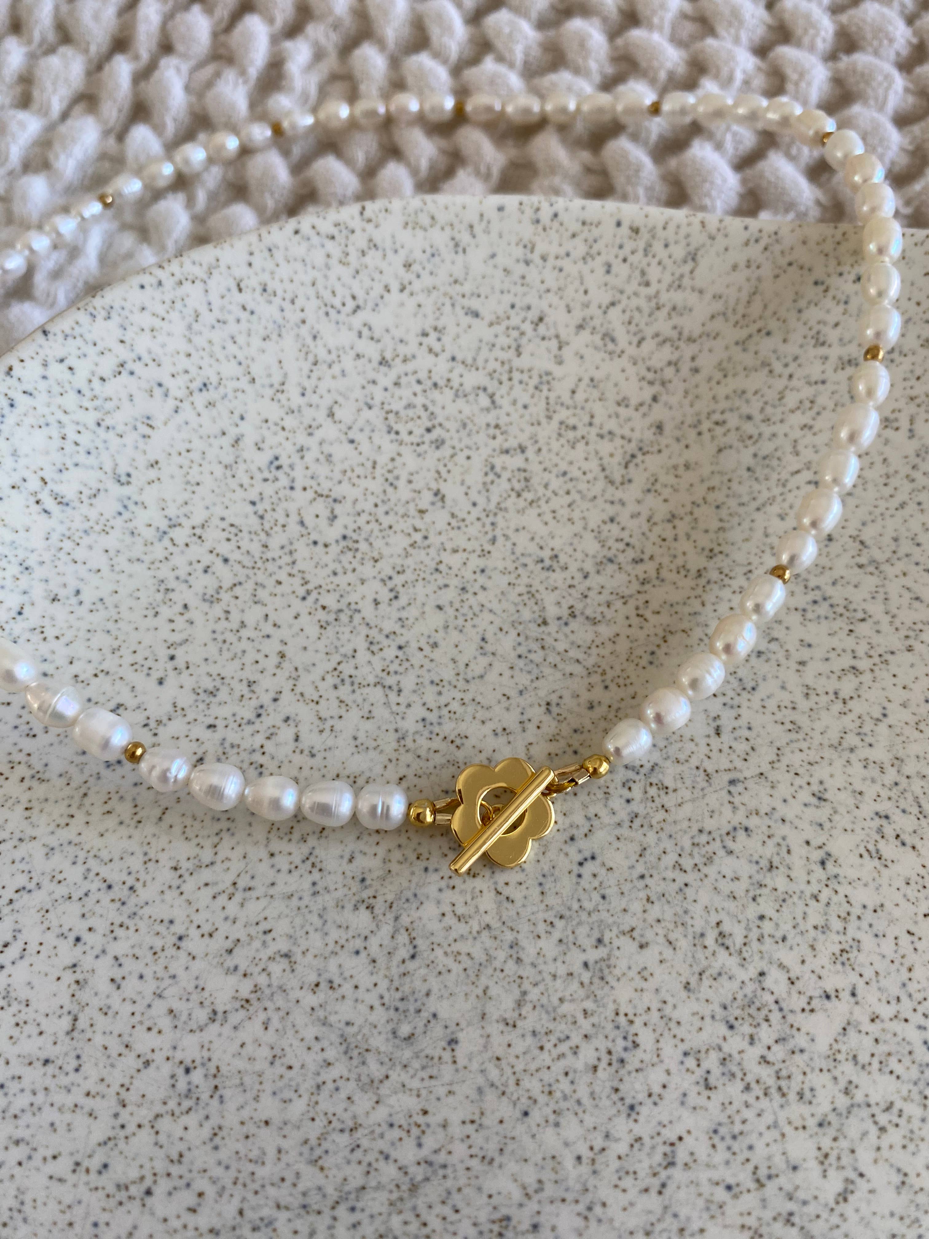 Flower toggle clasp Pearls necklace  